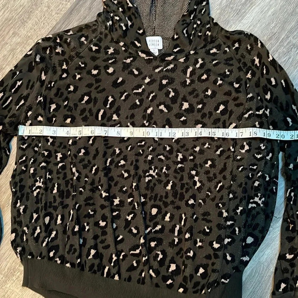 Peyton Jensen green animal print pullover hoodie - Picture 2 of 8